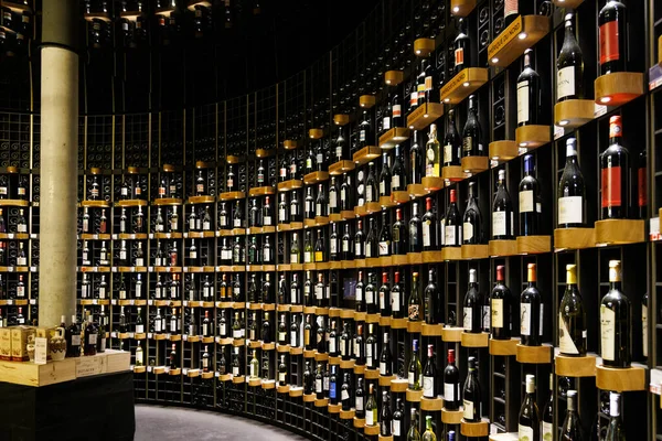 Wino muesum La Cite du Vin centrum miasta Bordeaux w południowo-zachodniej Francji — Zdjęcie stockowe