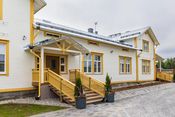 Edificio Escolar Madera Campo Norte Savonia Finlandia — Foto de Stock