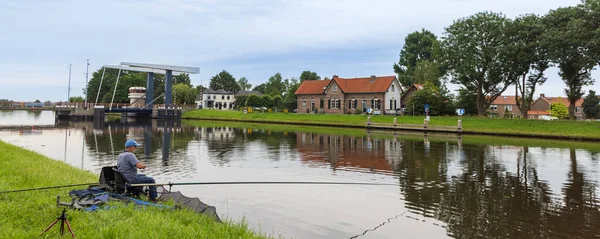 Los Pescadores Largo Del Río Linge Arkel Molenlanden Holanda Meridional —  Fotos de Stock