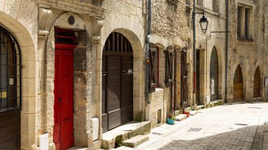 Fransa 'nın güneybatısındaki Perigueux Dordogne bölgesinde Picturesque Caddesi.