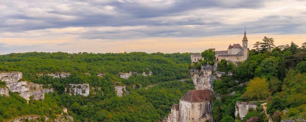 Stadsgezicht Van Het Kleine Rotsplaatsje Rocamadour Zuid Centraal Frankrijk — Stockfoto