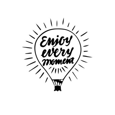 Anın tadını çıkar. Hava balonu illüstrasyonuna elle çizilmiş harfler.