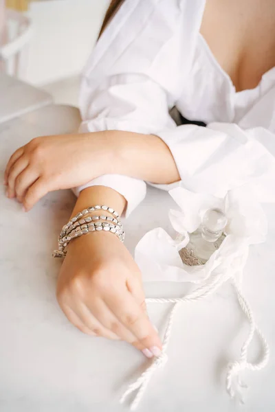 Women Hands Silver Bracelet Beautifully Open Bag Transparent Perfume White — Stock Photo, Image