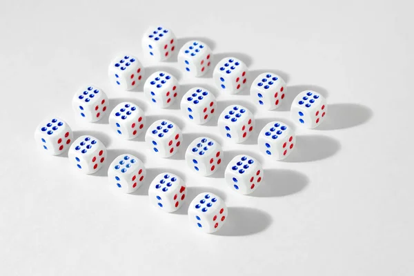Ємні Кубики Білому Тлі Рівномірно Стоячі Єкти Прямій Куб — стокове фото