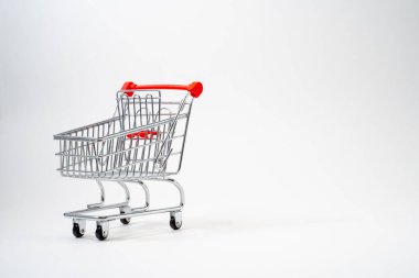 Beyaz arka planda bir dükkan için müşteri tramvayı, mesaj ve reklam için yer