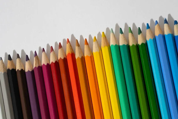 Crayons Lumineux Affûtés Sur Fond Blanc Isolé Endroit Pour Texte — Photo