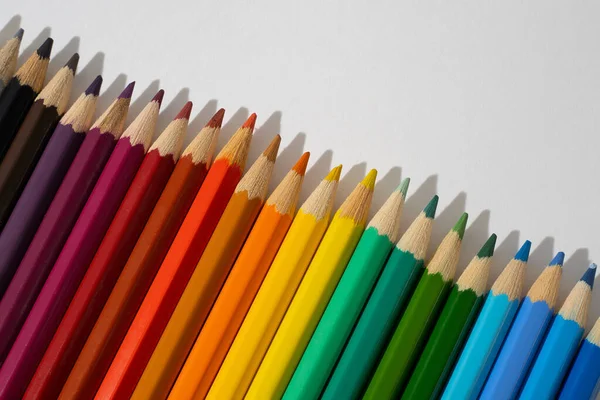 Crayons Lumineux Affûtés Sur Fond Blanc Isolé Endroit Pour Texte — Photo