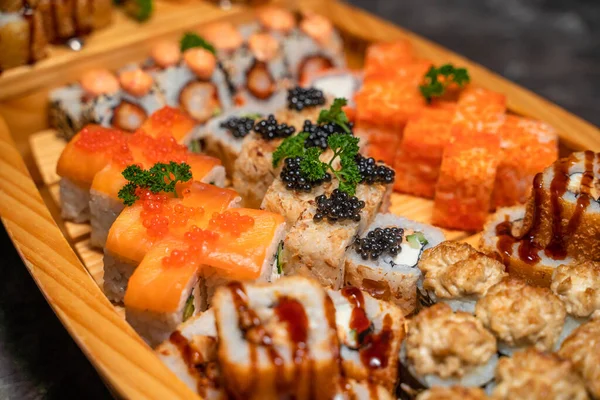 Restoran müşterileri için güzel japon dürümleri, menü için fotoğraf.