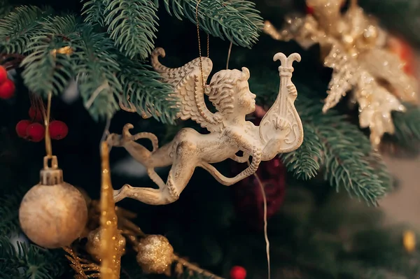 Рождественская Елка Украшенная Любовной Игрушкой — стоковое фото