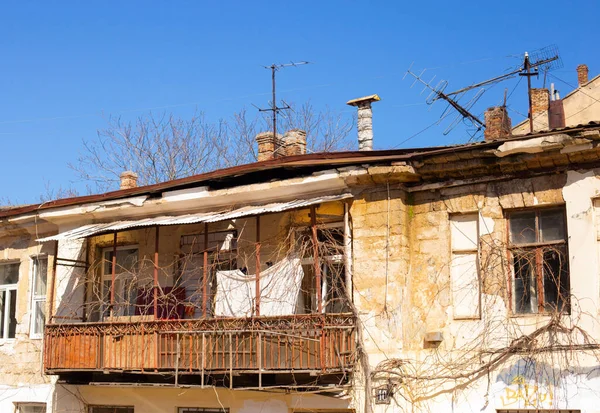 Part Yellow Brown Old Building Facade Windows Balcony Typical Semi — Stock Photo, Image