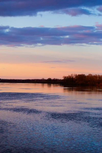 Pôr Sol Rio Dnieper Belo Céu Nublado Dramático Silhuetas Árvores — Fotografia de Stock