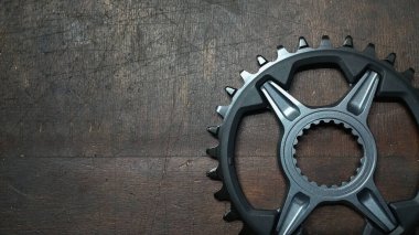 fotoğraf bisikleti zincirleme bisiklet parçaları koyu ahşap arka planda kapanıyor
