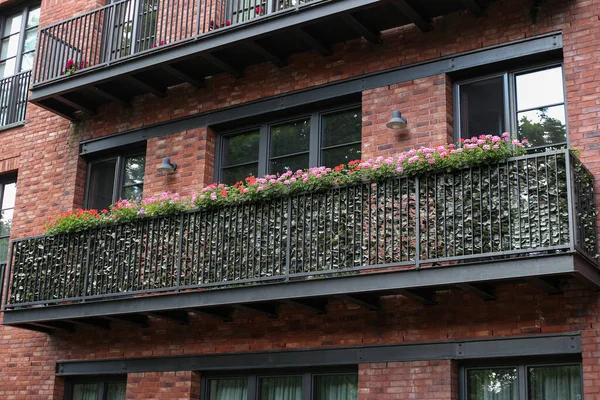 Nahaufnahme Foto Der Modernen Architektur Außen Mit Schönem Balkon Mit — Stockfoto