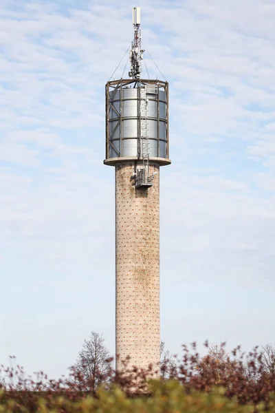 Brick Building Watertower Photo Cloudy Weather Background Photo Taken Warm — Foto de Stock