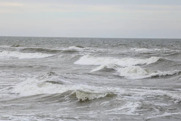 Закрыть Фотографию Балтийских Морских Бурных Метеорологических Волн Фотография Сделана Тёплый — стоковое фото