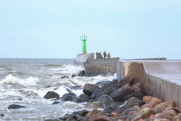 Small Port City Pier Green Lighthouse Many Fisherman Fishing Baltic — Stock Photo, Image