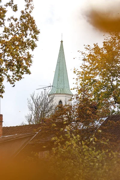 Beautiful Autumn Style Vibe Photo Church Tower Yellow Leaves Photo — Stock Photo, Image