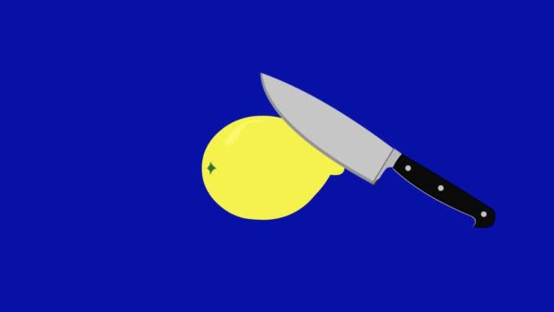 Кольцевая Анимация Кухонного Ножа Разрезающего Лимон Пополам Фоне Голубой Хромы — стоковое видео