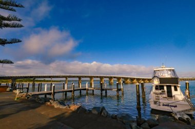 NSW Avustralya 'daki Forster Tuncurry köprüsünün güzel sabah manzarası