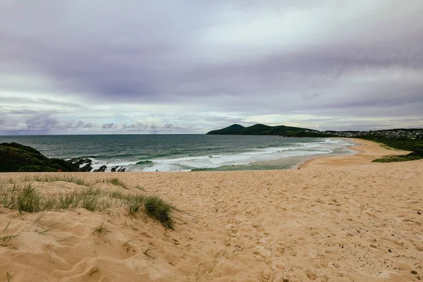 澳大利亚新南威尔士州One Mile海滩沙丘顶上的风景 — 图库照片