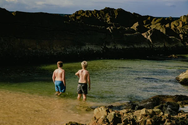Niños Nadando Tanks Atracción Turística Piscina Roca Natural Forster Nueva — Foto de Stock