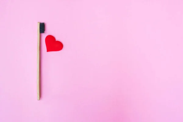 Red Heart Bamboo Toothbrush Copy Space Pink Background — Stock Photo, Image