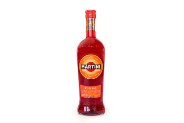 Kiev, Ukrayna - 12 Kasım 2021: Beyaz arka planda dolu bir şişe Martini Fiero. Martini - klasik İtalyan vermutu.