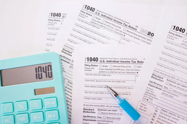 Daňové Formuláře 1040 Perem Kalkulačkou Detailní Záběr — Stock fotografie