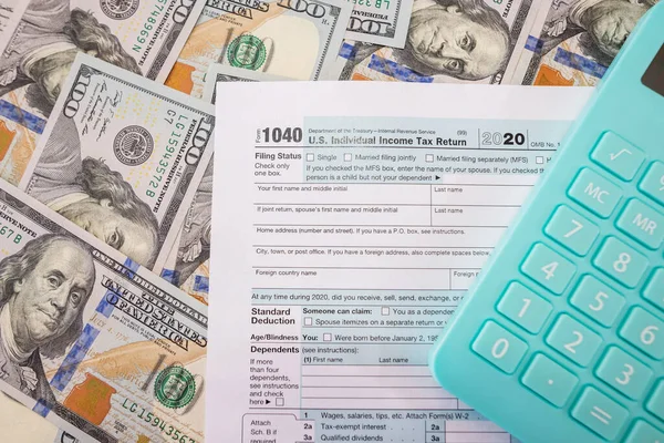 Formularz Podatkowy 1040 Kalkulatorem Tle Pieniądza Koncepcja Finansowa — Zdjęcie stockowe
