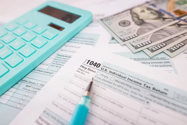 Close 1040 Tax Forms Calculator Dollars Pen — Stock Photo, Image