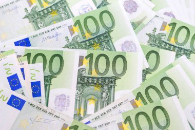 100 avroluk banknotlar..