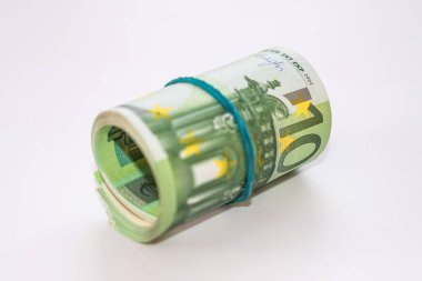 Avro banknotları beyaza izole edilmiş