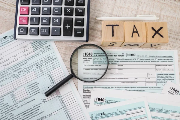 Americký Daňový Formulář 1040 Dřevěném Stole Pojem Daňové Formuláře1040 Finanční — Stock fotografie