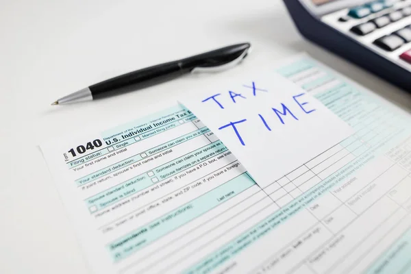 Formularz Deklaracji Podatkowej 1040 Stole Dokument Finansowy Czas Podatkowy — Zdjęcie stockowe