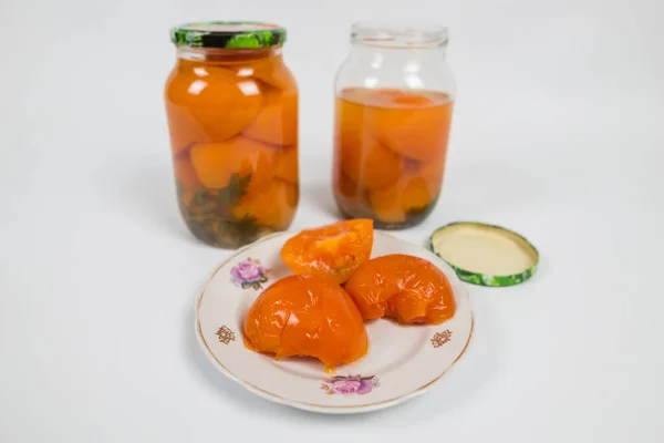 Pots Tomates Marinées Tomates Dans Une Assiette Sur Blanc Préservation — Photo