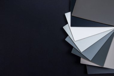 Mobilya iç tasarımı için malzeme dokusu deseni. Fotokopi alanı olan siyah bir arkaplan üzerindeki ev dekorasyonu için zemin kaplamalarının kataloğu