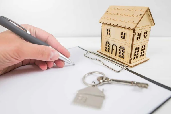 Agente Imobiliário Contrato Documento Contrato Trabalho Sinal Para Seguro Empréstimo — Fotografia de Stock