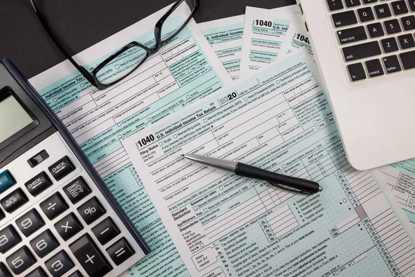 Daňový Formulář 1040 Perem Notebook Brýle Černé — Stock fotografie