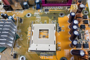 Bir anakart (ana kart, Cpu ana kartı, mantık kartı, sistem kartı veya mobo kartı) elektronik devre kartını kapat
