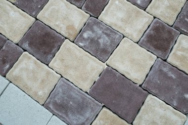 Arka plan olarak Paving levhaları ya da brukivka. Arka plan olarak renkli kaldırım taşlarının dokusu. Kaldırımda beton kaldırım