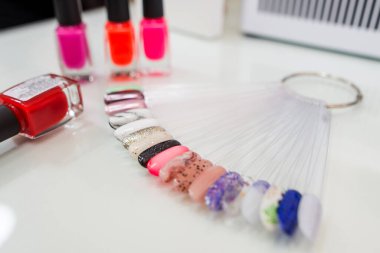 Various colorful nails, manicure palette. Nail polish samples. selective focus. palette with samples of nail polish. collection of samples of varnishes for manicure. well-groomed hands, healthy nails. Selective focus. nail design samples.