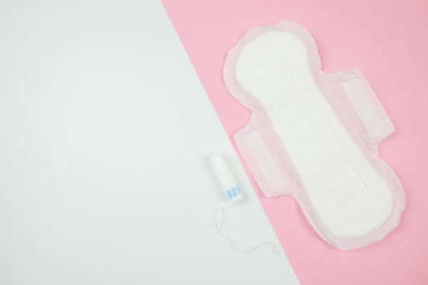 Widok Góry Pad Tampon Białym Różowym Tle Miejsca Kopiowania — Zdjęcie stockowe