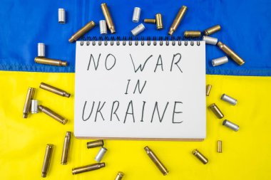 Ukrayna 'da savaş yok. Defterde yazılıydı. Ukrayna' daki savaşı bitirme kavramı. Ukrayna bayrağında yazılanlara göre Ukrayna 'da savaş yok..