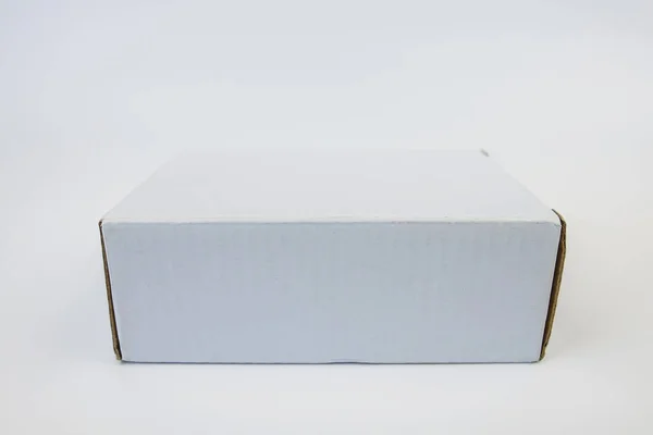 Біла Картонна Коробка Білому Тлі Вид Збоку — стокове фото