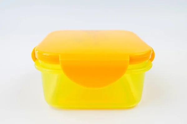 Lege Plastic Lunchbox Geïsoleerd Witte Achtergrond Gele Container Voor Schoollunches — Stockfoto