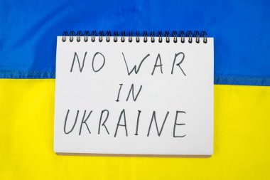 Ukrayna 'da savaş yok. Defterde yazılıydı. Ukrayna' daki savaşı bitirme kavramı. Ukrayna bayrağında yazılanlara göre Ukrayna 'da savaş yok..