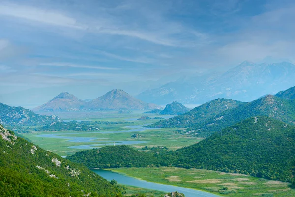 The winding river Crnojevicha in the mountains of Montenegro — Stock Photo, Image