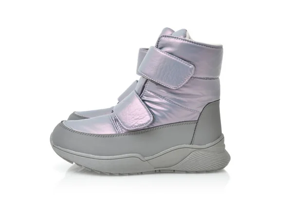 Bottes d'hiver grises pour enfants isolés sur fond blanc — Photo