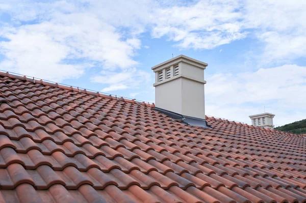 Dach aus Polymerziegeln in Nahaufnahme. — Stockfoto