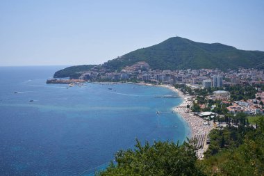 Karadağ 'ın Budva tatil beldesinin hava manzarası